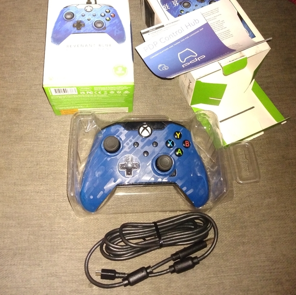 Xbox Controller - Picture 1 of 5